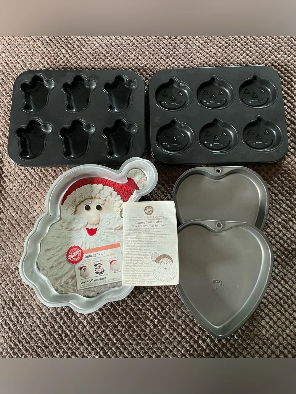Holiday Cake/Cupcake Baking Pans Lot of 5
